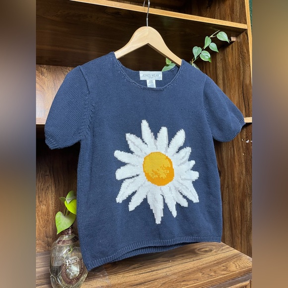 Jones Wear Sport Daisy Womens Tee - Picture 2 of 16